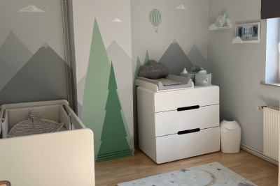 Fresque murale dans la chambre d'un enfant en Wallonie