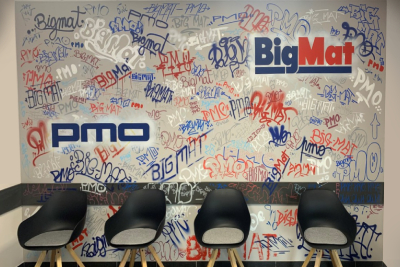 Réalisation d'une peinture graphique décorative dans une salle d'attente