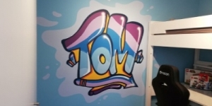 Fresque murale d’inspiration graffiti dans une chambre d’enfant à Nivelles