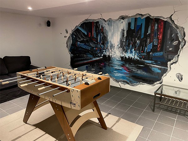 Peinture décorative dans une salle de jeux à Namur