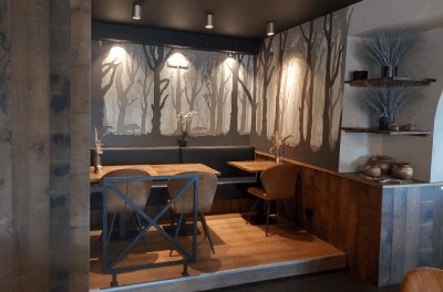 Peinture décorative à l’intérieur d’un restaurant à Rochehaut